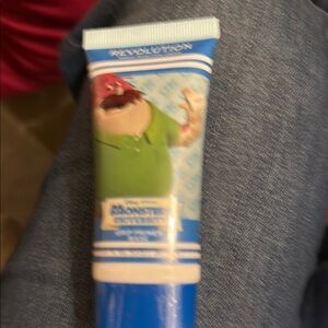 Revolution Blue and White Grip Primer Base